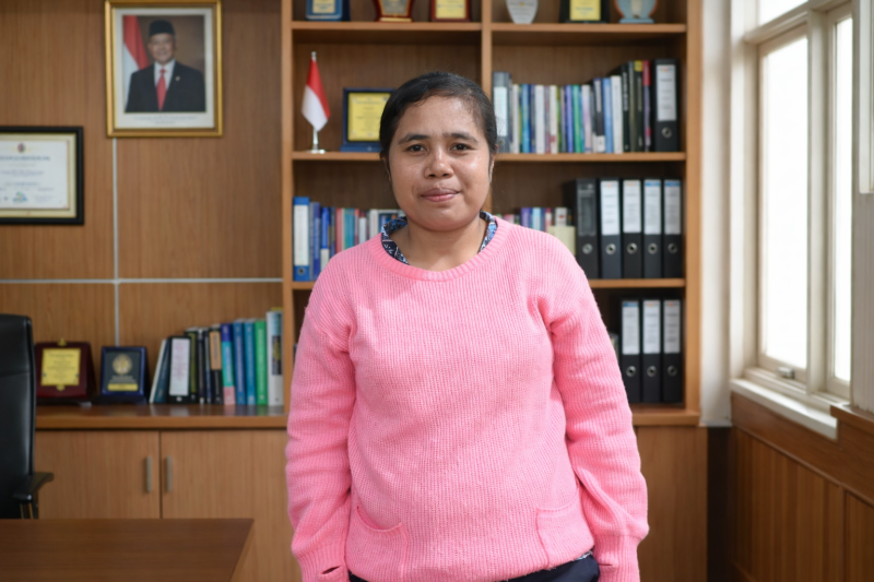 TRISAYATI KASE, S.Pd.,S.Pd